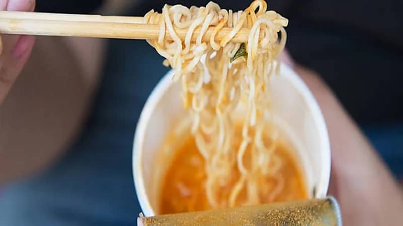 «الغذاء والدواء» تكشف حقيقة تسبب الشعيرية سريعة التحضير للسرطان (فيديو)