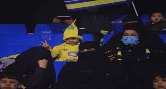 بالفيديو.. جدال بين مشجعات الهلال والنصر قبل انطلاق الديربي