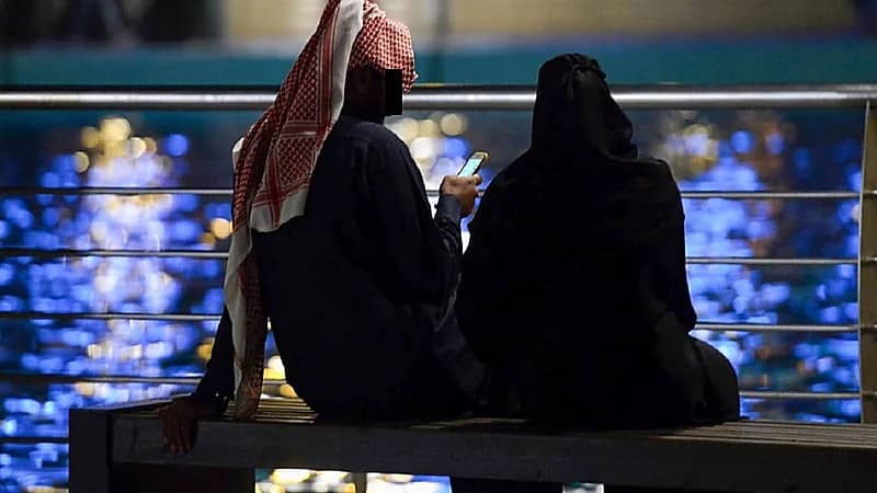 مستشار أسري: لو كنتِ ملكة جمال سيأتي يوم ويمل زوجك منك