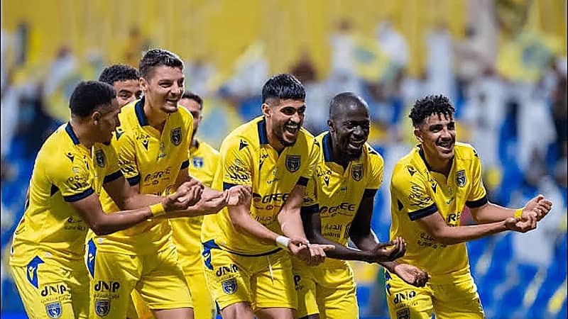 كوزمين ويوردانيسكو مرشحان لقيادة التعاون