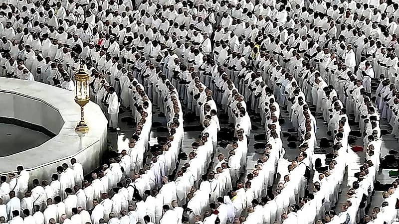 تلاوة خاشعة للشيخ ياسر الدوسري تلامس القلوب في صلاة فجر المسجد الحرام .. فيديو