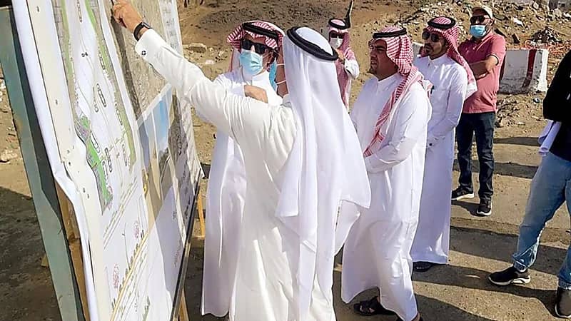 ‏أمين عسير يوجه بسرعة إنجاز طريقي " الثلاثين " و" مرحبا ألف " في أبها