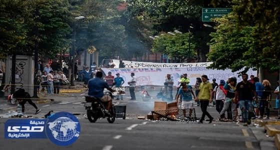 شرطة فنزويلا تطلق القنابل في شوارع كراكاس