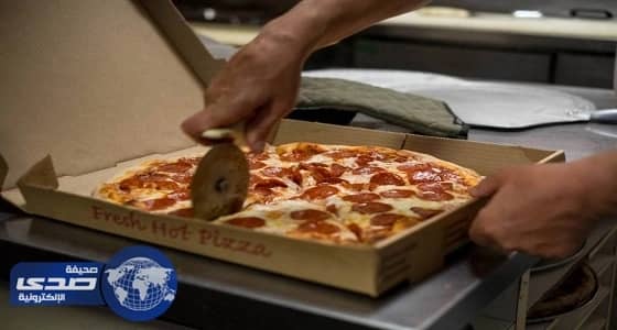 بالفيديو.. شاب ينتقم من صاحب مطعم بيتزا لم يعجبه مذاقها