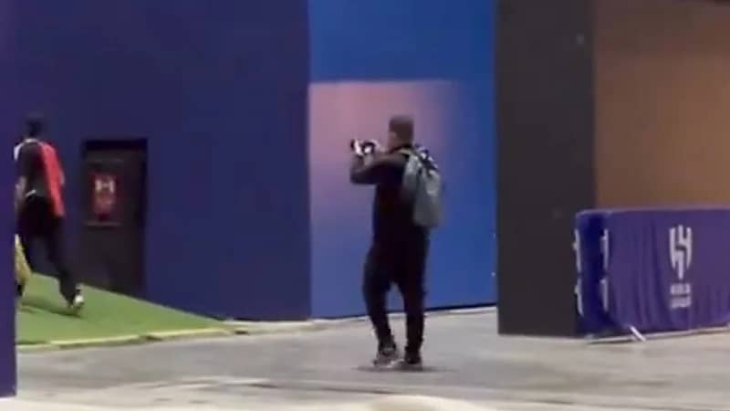 ذهول لاعبي سباهان اثناء دخولهم ملعب الهلال الجديد .. فيديو