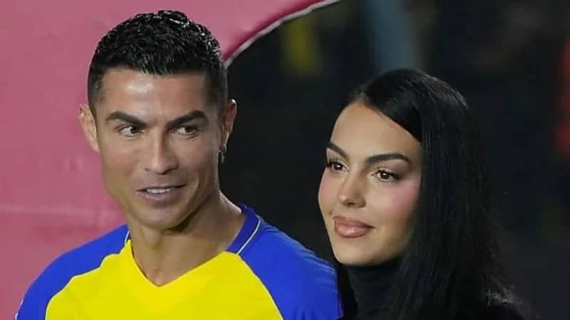 رونالدو يمنح جورجينا 5 هدايا خرافية.. صور