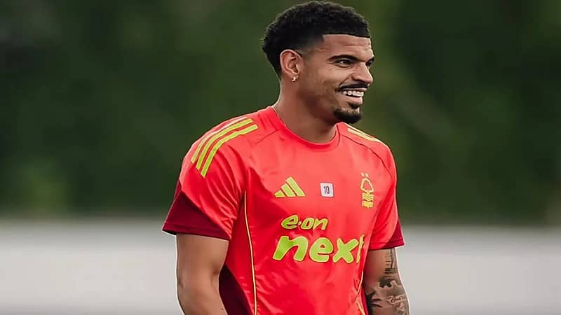 الأهلي يدرس تعزيز صفوفه بعدة أسماء بارزة