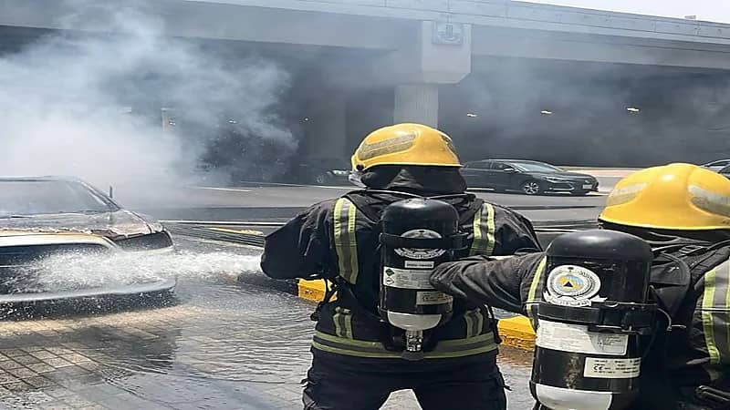 اندلاع حريق في مركبة بالخبر.. صور