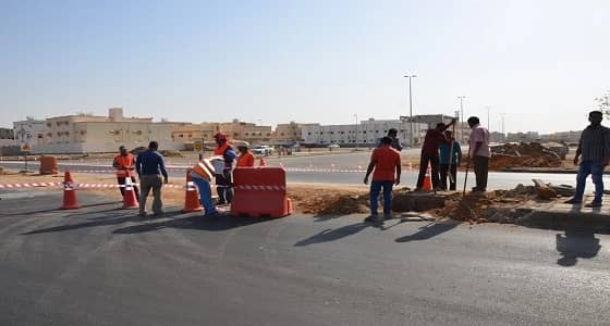بالصور.. دوار يربط طريق عمر بن عبدالعزيز بالإمارة في ينبع