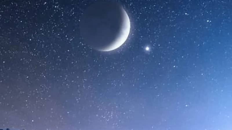 فلكية جدة: سماء المملكة تشهد اقتران القمر بكوكب المريخ اليوم