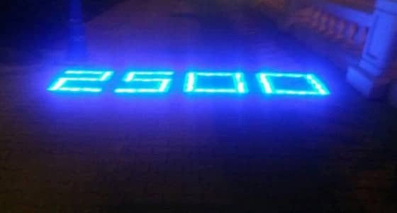 بالصور.. بلدية محايل ترقم ممشى بزجاج مضئ