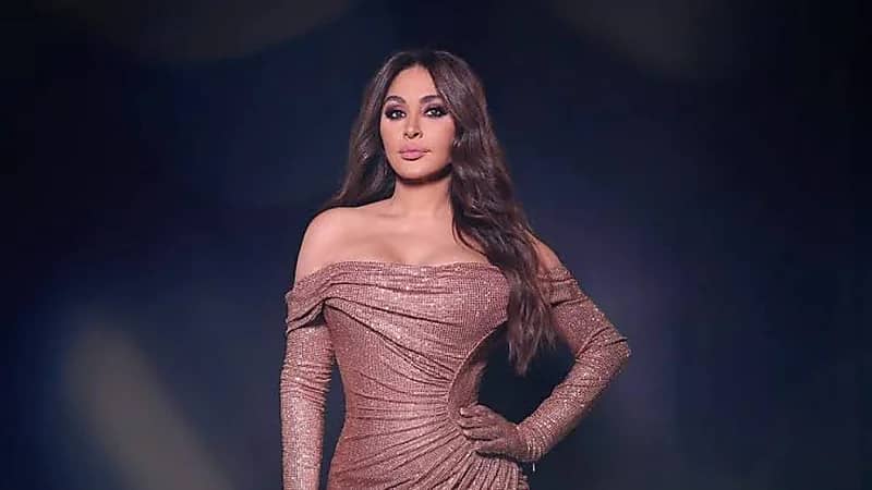 إليسا تخطف الأنظار برقصة الدبكة في زفاف نجل إيلي صعب.. فيديو