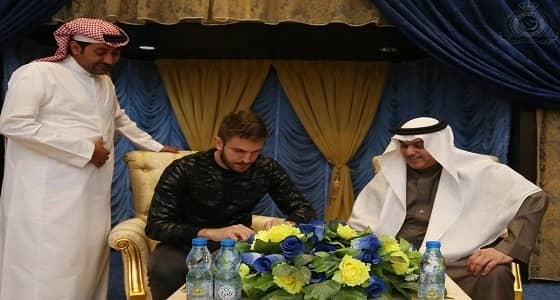 بالصور .. النصر يجدد عقده مع " أوفينو " عام كامل