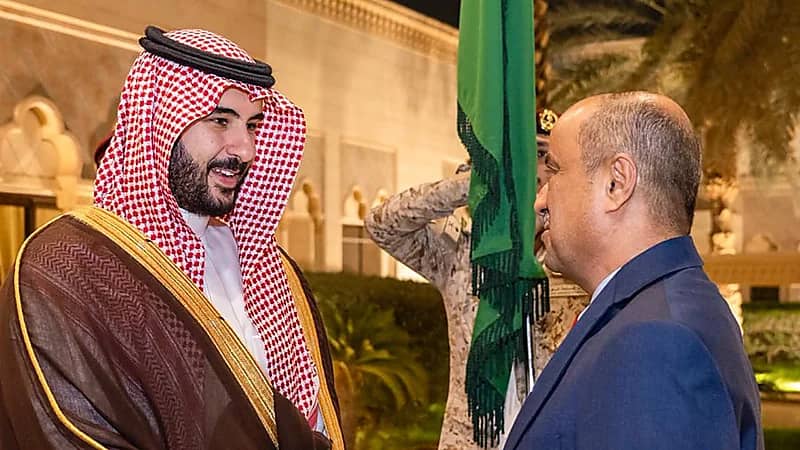 وزير الدفاع يستقبل رئيس الوزراء اليمني الجديد ويؤكد دعم المملكة لاستقرار اليمن