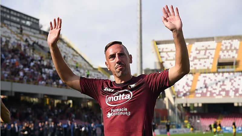 شاهد .. ريبيري يذرف الدموع في مباراته الأخيرة