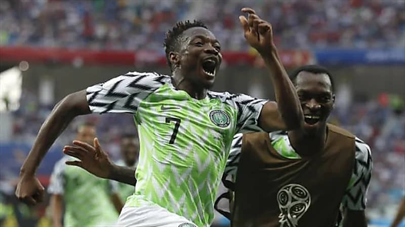 أحمد موسى يضع مدرب نيجيريا في موقف مخرج