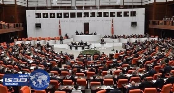 نزاع داخلي بـ " العدالة والتنمية " يدفع عمدة إسطنبول للاستقالة