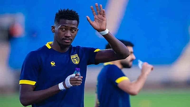 الأهلي يفاوض التعاون لشراء عقد السلولي