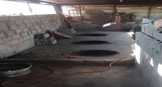 " العمل " تضبط عمالة تحول الحظائر إلى مطاعم