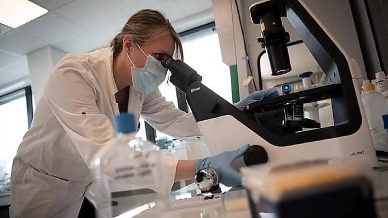 بالفيديو.. باحث في الفيروسات: الخوف من ظهور متحور جديد من "أوميكرون"