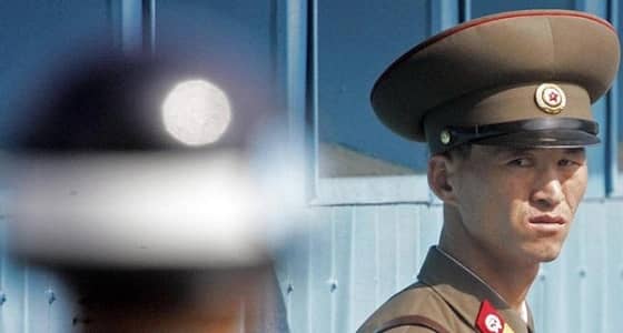 جنود بكوريا الشمالية يطلقون النار على زميل لهم أثناء هروبه للجنوب