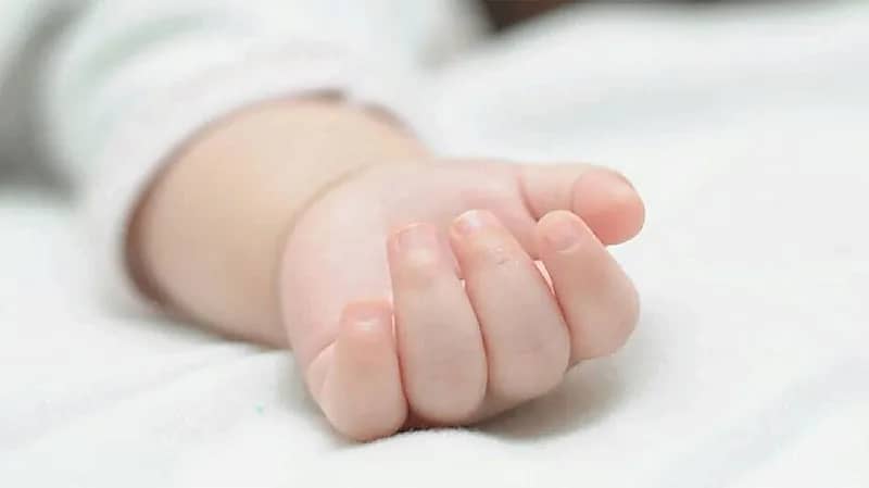 وفاة طفل رضيع إثر تناوله "الكحل"