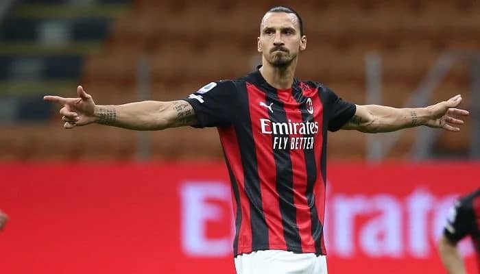 إساءة عنصرية تغضب إبراهيموفيتش و"يويفا" يتدخل