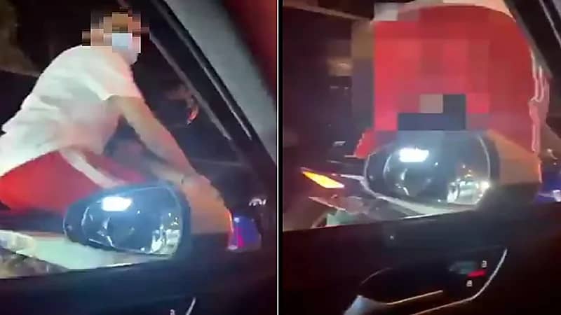 شاب يقوم بإيحاءات جنسية وأفعال خادشة للحياء أمام امرأة وأطفالها