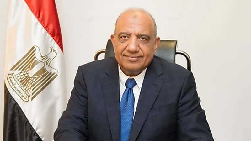 حادث مروري لموكب وزير الكهرباء المصري ونقله إلى المستشفى