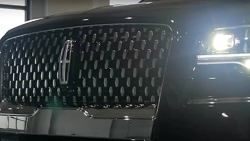 لينكولن تكشف عن سيارة دفع رباعي متطورة