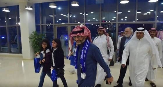 بالصور.. الوليد بن طلال في استاد جامعة الملك سعود
