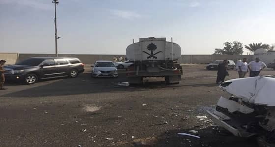 بالصور.. إصابة 10 أشخاص في حادث تصادم بدرة العروس بجدة