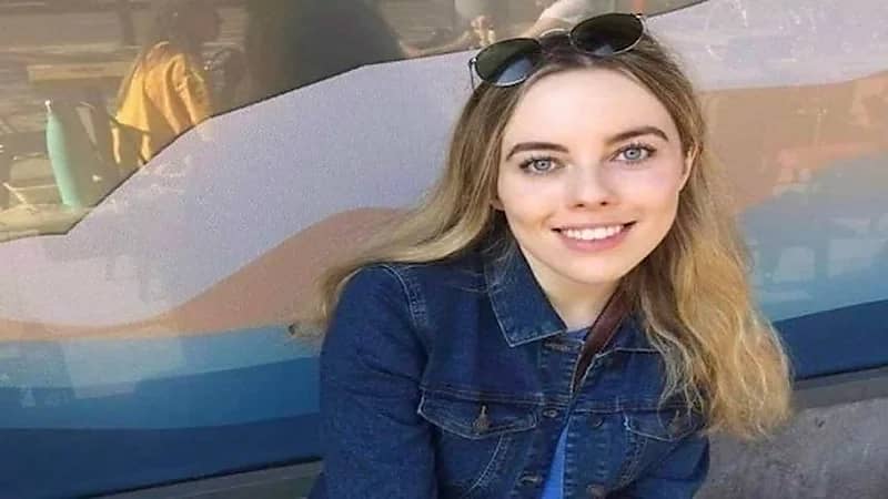 فتاة مهددة بانفصال رأسها عن جسمها لسبب غريب 