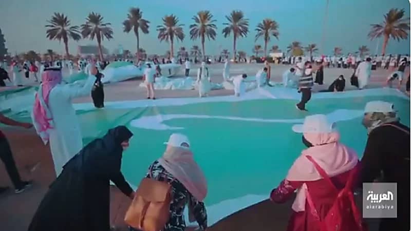 بالفيديو.. إطلاق أكبر لوحة للاحتفال بـ اليوم الوطني في الخبر