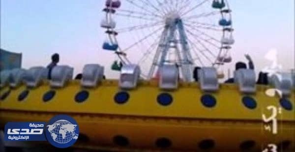 بالفيديو..سقوط أم وطفلها من لعبة ملاهي على أرتفاع شاهق