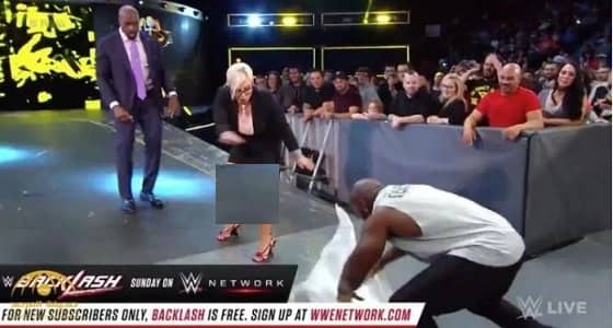 تايتوس أونيل يعلق على انزلاقه أسفل حلبة أعظم رويال رامبل بجدة