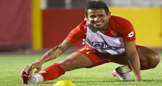 " إلتون " يشكو لجنة الاحتراف إلى الاتحاد الدولي