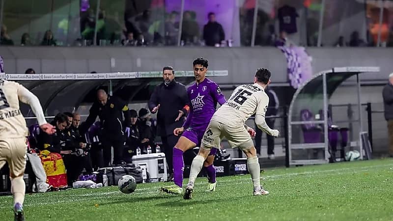 لحظة طرد فيصل الغامدي بعد تدخله ضد لاعب الخصم .. فيديو