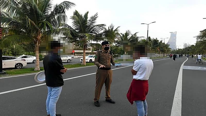 بالصور.. شرطة مكة تواصل جولاتها الميدانية في المواقع السياحية بجدة