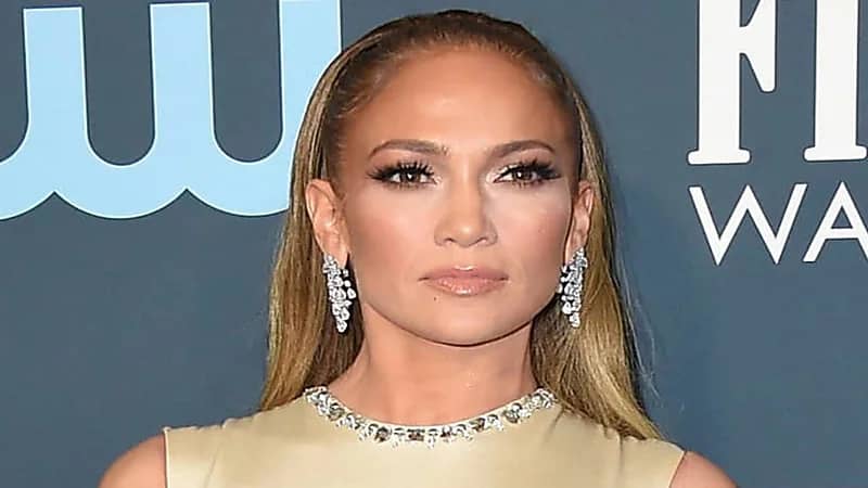 حرائق لوس أنجلوس تدفع جينيفر لوبيز لإلغاء ارتباطاتها الفنية