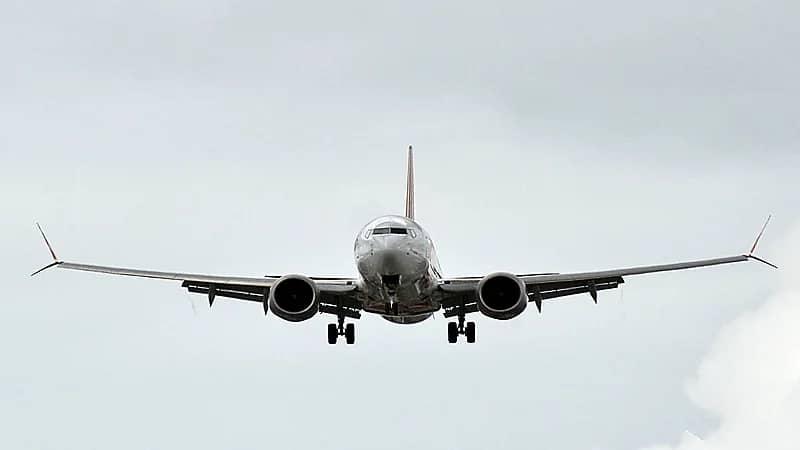 طائرة تقطع رحلتها وتعود للمطار بسبب راكب يريد استخدام الحمام