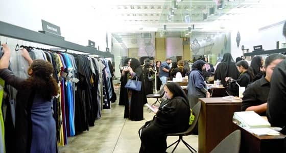 15 مواطنة يشاركن في تصاميم عصرية وحديثة للعباءات