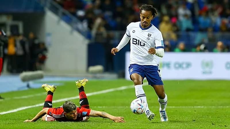 محترف الهلال السابق يعلن موعد اعتزاله