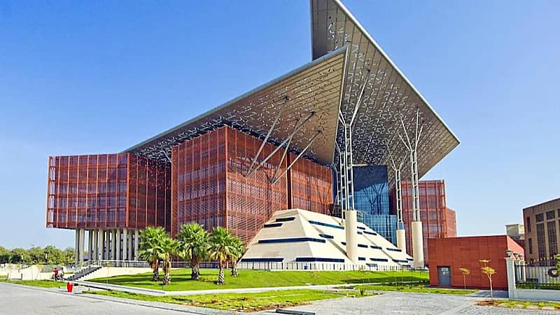 السجن 10 سنوات بحق شاب اعتدى جنسياً على طفل داخل سيارته