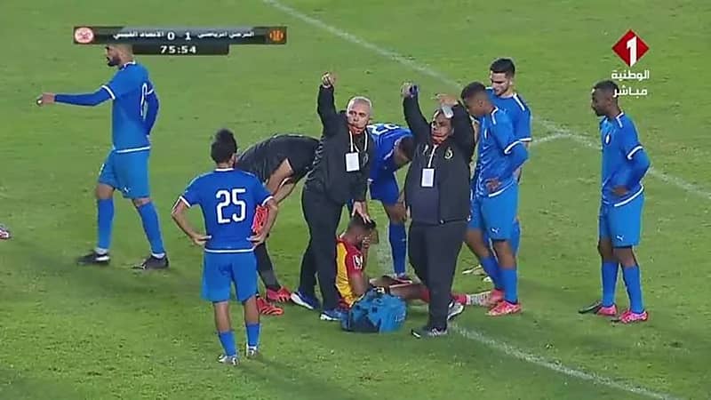 بالفيديو.. اعتداء صادم من حارس الاتحاد الليبي ضد لاعب الترجي التونسي