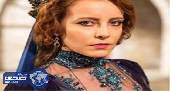 اختفاء وشم نجمة مسلسل حريم السُلطان في أول ظهور لها بعد أداء العمرة