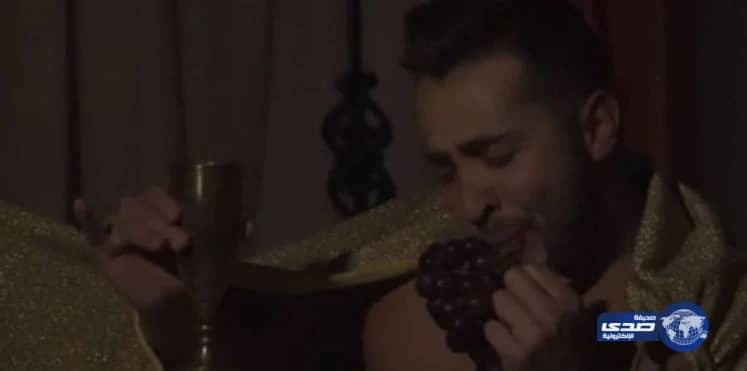 لاجئ سوري يمثل ويخرج فيلمًا إباحيًا