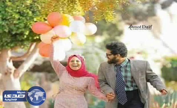 بالصور.. شاب يسعد شقيقته بجلسة تصوير طريفة