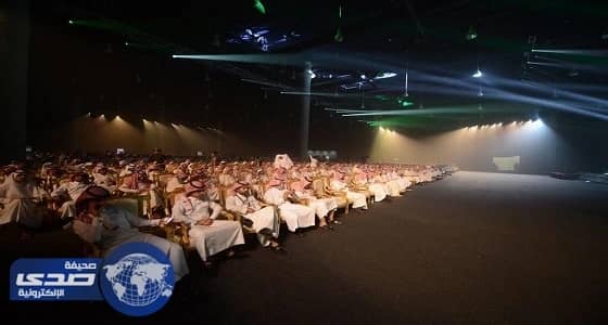 بالصور.. حضور جماهيري يغطي مقاعد مركز الأمير سلطان الحضاري