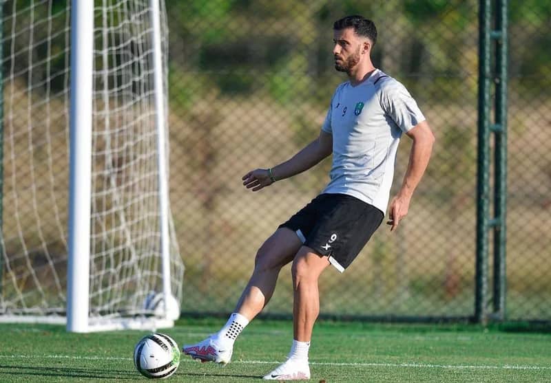 الكشف عن موعد حسم مصير محترف الأهلي